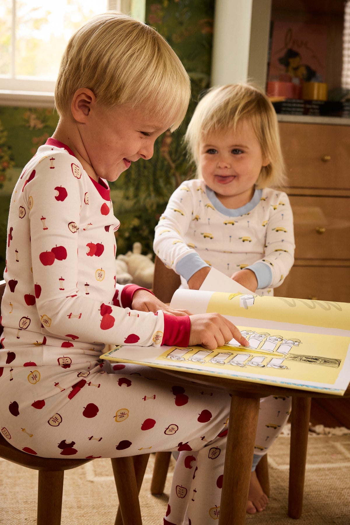 Kids Long-Long Set in Apple Orchard