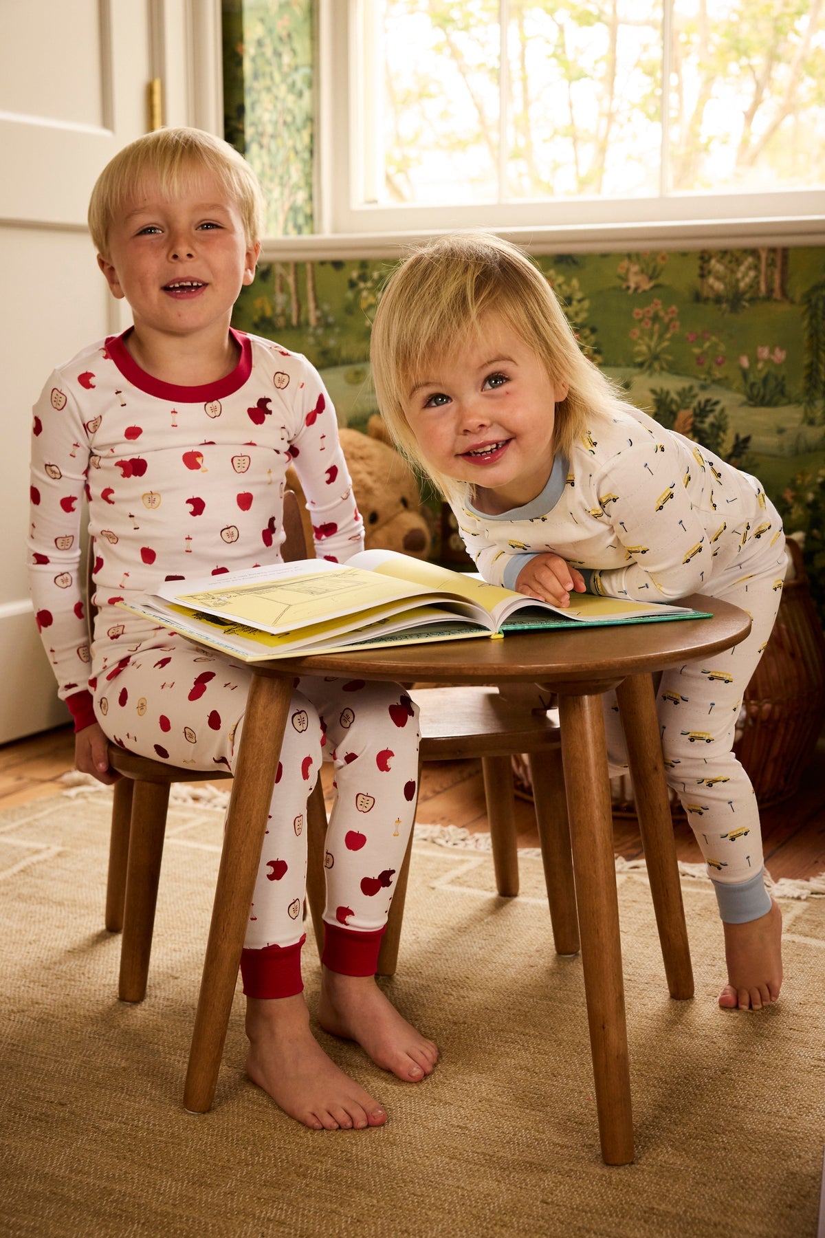 Kids Long-Long Set in Apple Orchard
